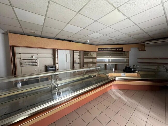 Plus de détails pour Local commercial à louer