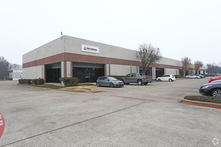 10410-10430 Vista Park Rd, Dallas, TX à louer - Photo de l’immeuble – Image 2 sur 3