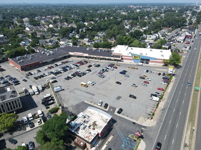 660-690 Sunrise Hwy, Baldwin, NY à louer - Photo de l’immeuble – Image 2 sur 13