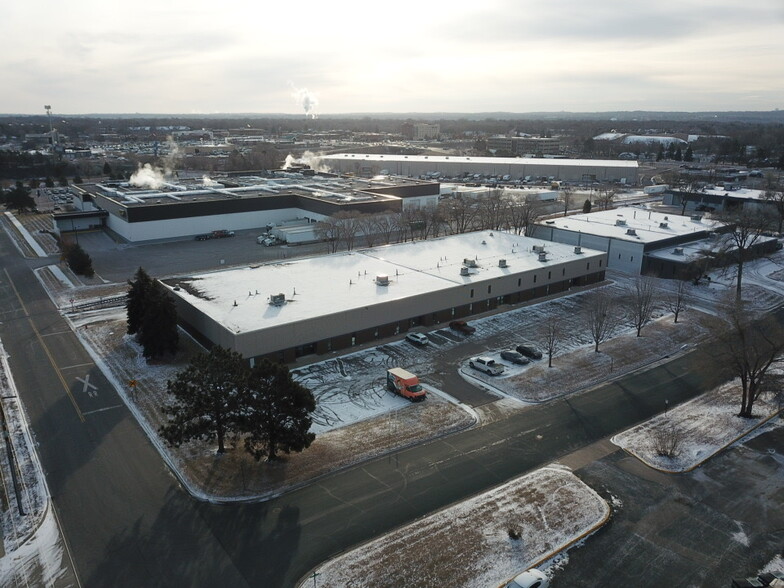 9601-9615 Girard Ave S, Bloomington, MN à louer - Photo de l’immeuble – Image 3 sur 5