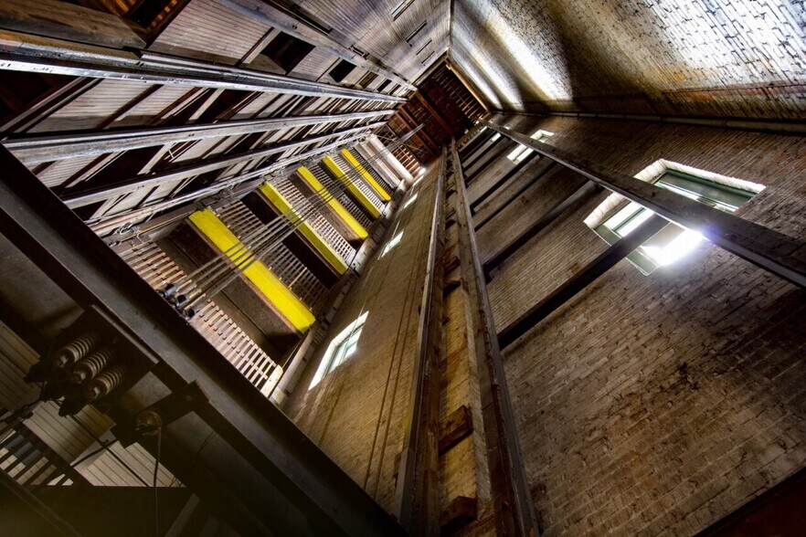 West Bottoms Portfolio portefeuille de 3 biens à vendre sur LoopNet.fr - Photo de l’immeuble – Image 3 sur 6