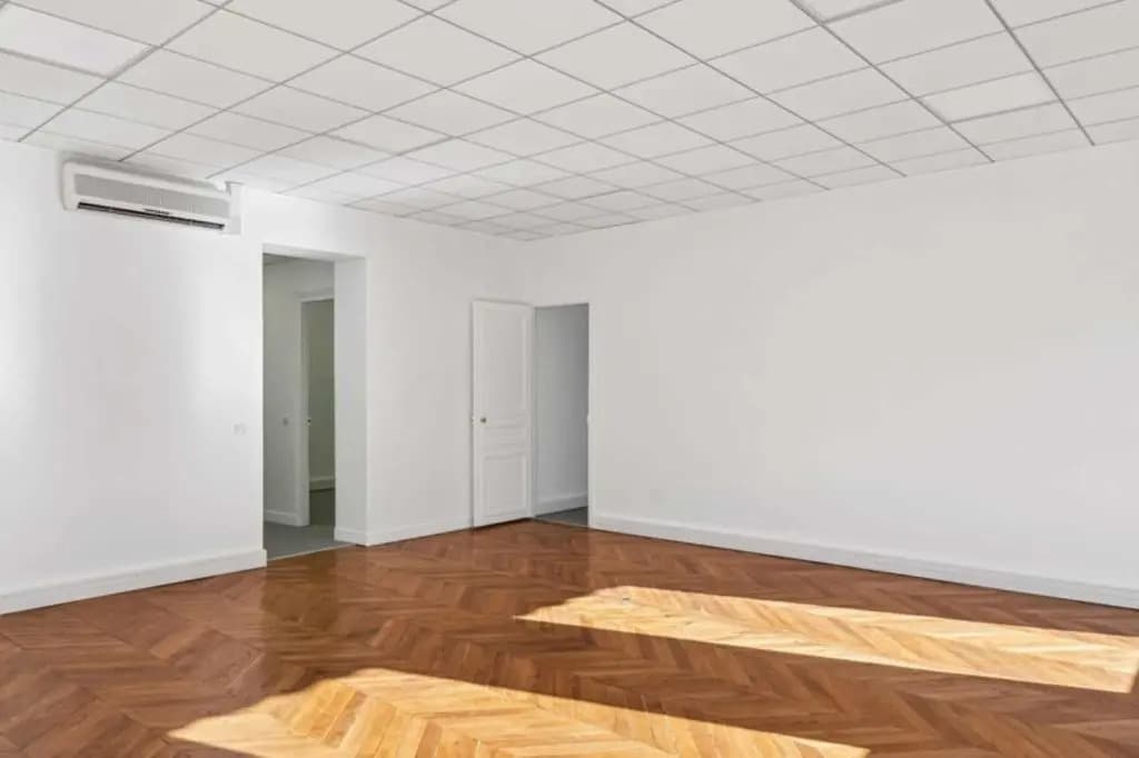 10-12 Avenue De Messine, Paris à louer Photo de l’immeuble– Image 1 sur 3