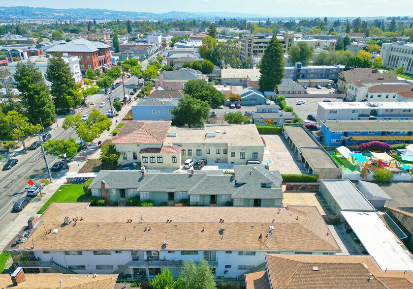 2216 Santa Clara Ave, Alameda, CA à vendre - Photo de l’immeuble – Image 3 sur 5