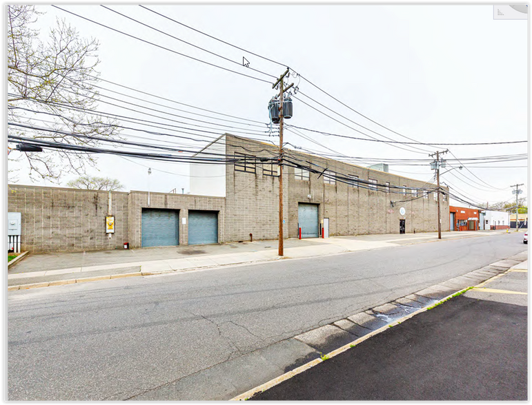 95 State St, Westbury, NY à louer - Photo de l’immeuble – Image 2 sur 14