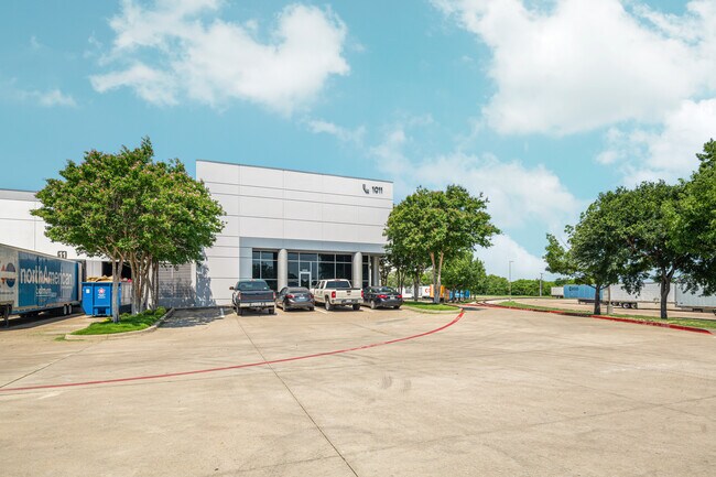 Plus de détails pour 1011 N Royal Ln, Dallas, TX - Industriel/Logistique à louer