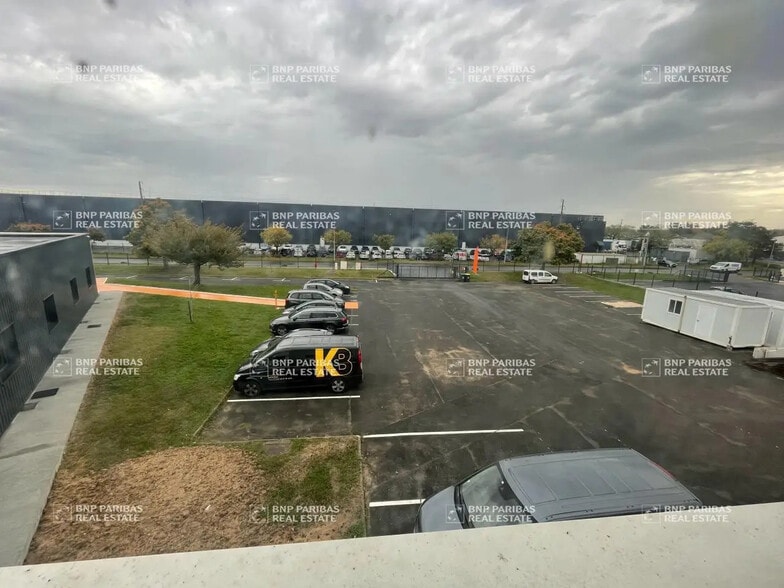 15 Rue De La Grande Planche, Saint-Pierre-des-Corps à louer - Photo de l’immeuble – Image 2 sur 11