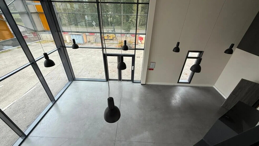 Local d’activités dans Saint-Denis-lès-Bourg à louer - Photo de l’immeuble – Image 1 sur 27