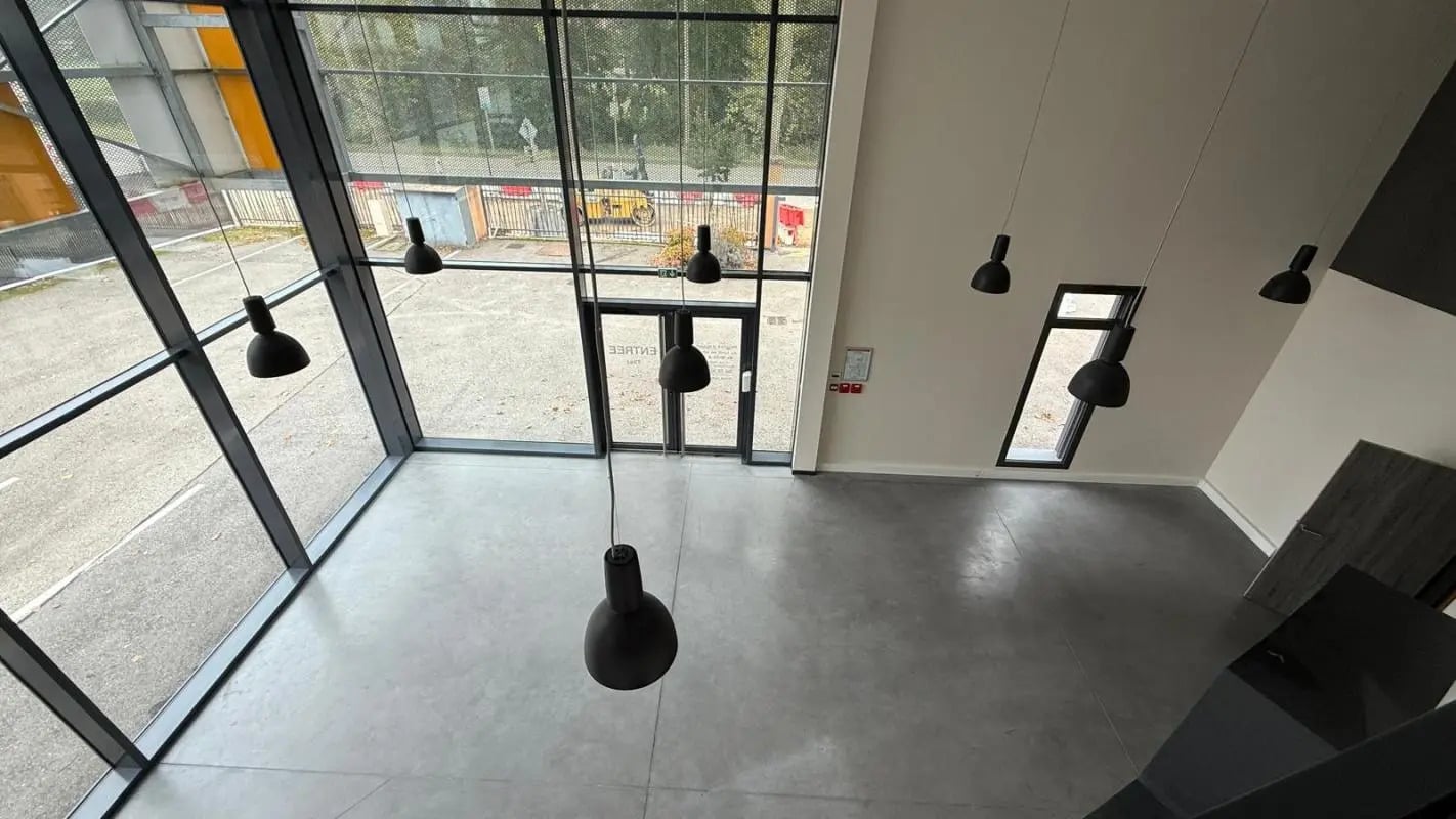 Local d’activités dans Saint-Denis-lès-Bourg à louer Photo de l’immeuble– Image 1 sur 28