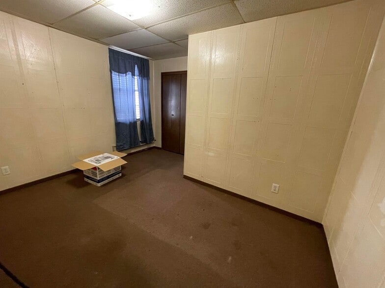 1 S Frederick Ave, Oelwein, IA à vendre - Photo intérieure – Image 3 sur 25