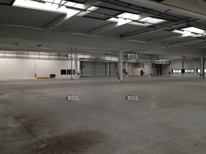 Industriel/Logistique dans Ferrières-en-Brie à louer - Photo de l’immeuble – Image 2 sur 11