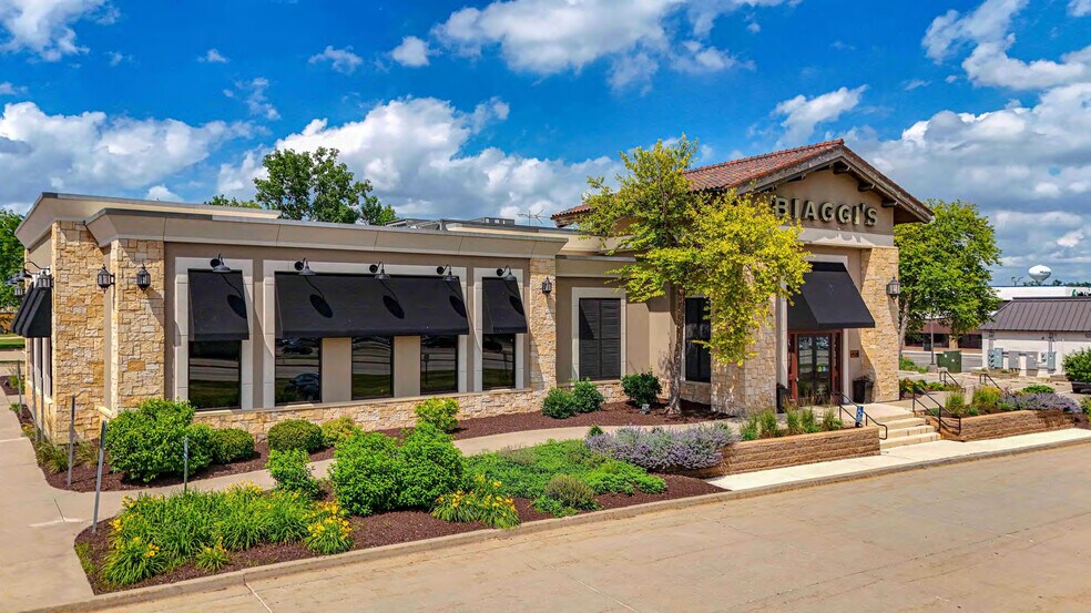 320 Collins Rd NE, Cedar Rapids, IA à louer - Photo principale – Image 1 sur 9
