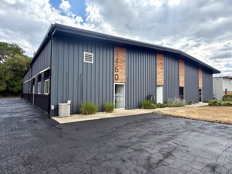 4460-4462 Roger B Chaffee Memorial Blvd, Grand Rapids, MI à vendre - Photo de l’immeuble – Image 3 sur 4