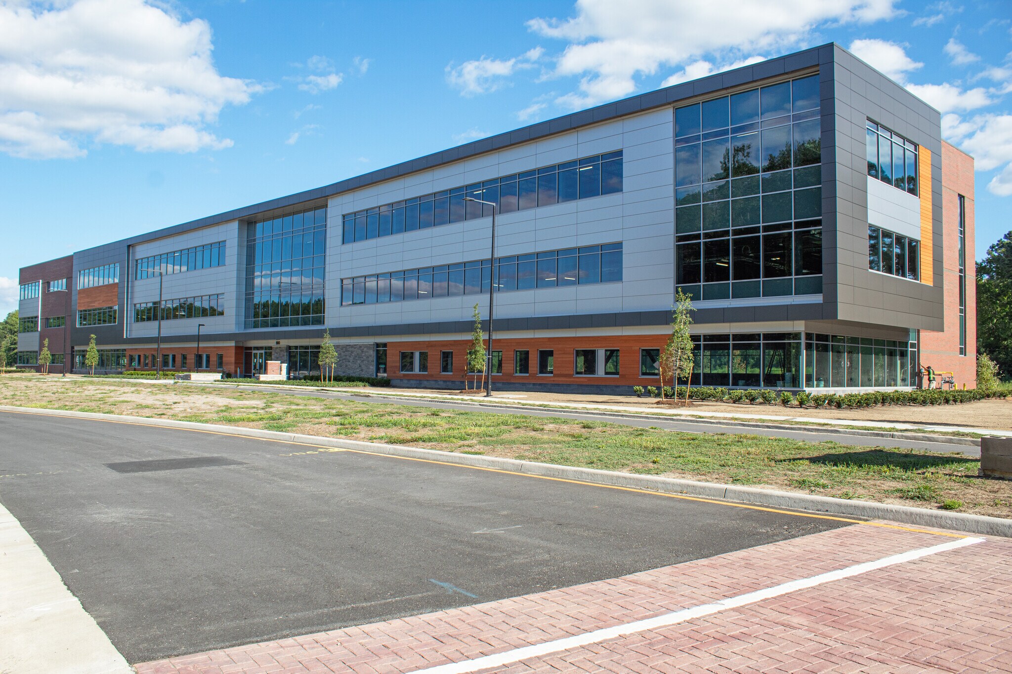 800 Tech Center Pkwy, Newport News, VA à louer Photo principale– Image 1 sur 9