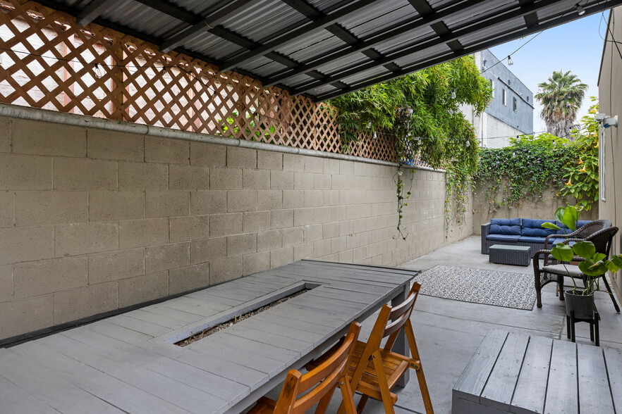 2828 Reservoir St, Los Angeles, CA à vendre - Photo de l’immeuble – Image 3 sur 33