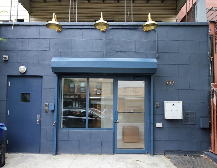 337 Tompkins Ave, Brooklyn, NY à louer - Photo de l’immeuble – Image 2 sur 6