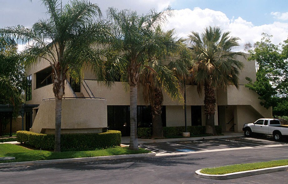 6830 Airport Dr, Riverside, CA à louer - Photo de l’immeuble – Image 2 sur 6
