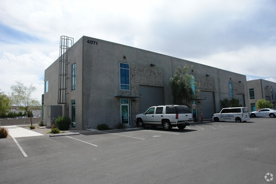 4071 Silvestri Ln, Las Vegas, NV à louer - Photo de l’immeuble – Image 2 sur 43