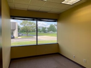 11492 Bluegrass Pky, Louisville, KY à louer Photo intérieure– Image 2 sur 4