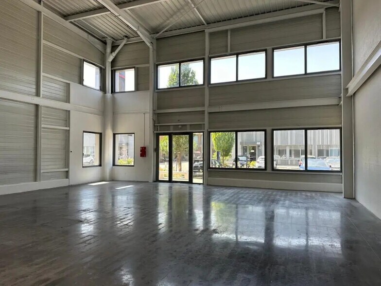 157 Avenue Charles Floquet, Le Blanc-Mesnil à louer - Photo de l’immeuble – Image 2 sur 7