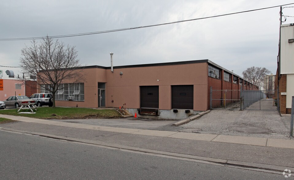 16 Benton Rd, Toronto, ON à vendre - Photo de l’immeuble – Image 2 sur 2