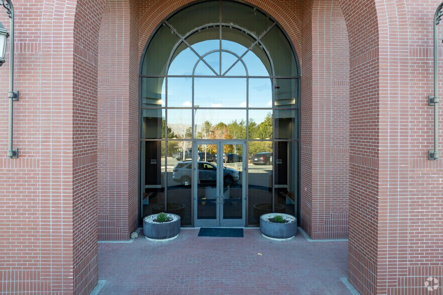 6005 Plumas St, Reno, NV à louer - Photo de l’immeuble – Image 3 sur 5