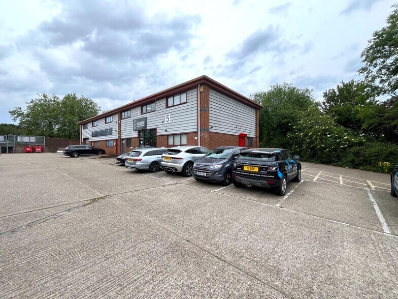 Radford Way, Billericay à louer - Photo de l’immeuble – Image 1 sur 10