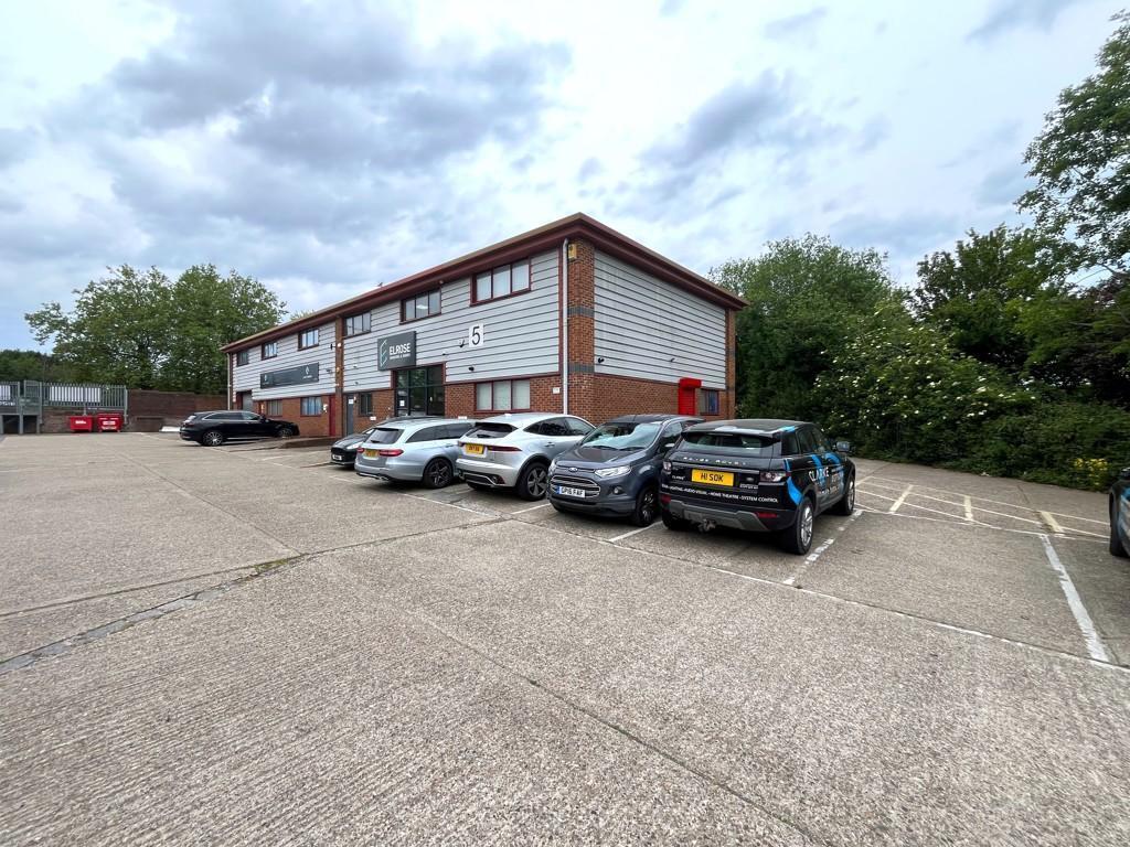 Radford Way, Billericay à louer Photo de l’immeuble– Image 1 sur 11