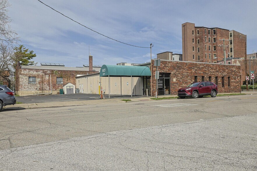 2371 Kemper Ln, Cincinnati, OH à vendre - Photo de l’immeuble – Image 2 sur 21