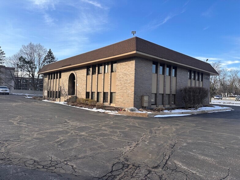 2335 Burton St Se, Grand Rapids, MI à louer - Photo de l’immeuble – Image 3 sur 11