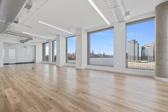 10 Grand St, Brooklyn, NY à louer Photo de l’immeuble– Image 1 sur 13