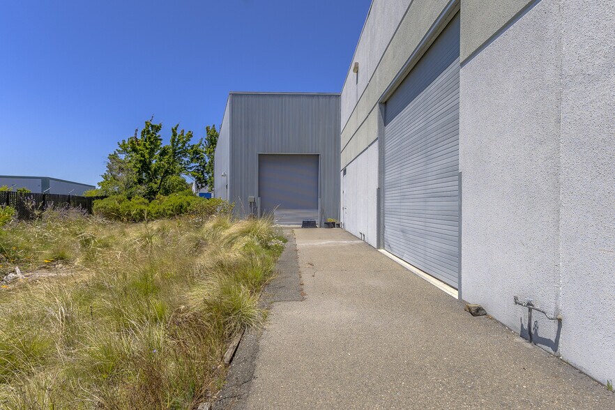 481 Aaron St, Cotati, CA à louer - Photo de l’immeuble – Image 3 sur 14