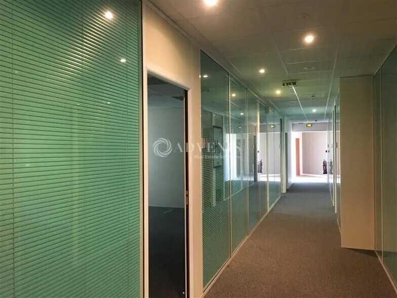 Bureau dans Montigny-le-Bretonneux à vendre - Photo intérieure – Image 3 sur 5