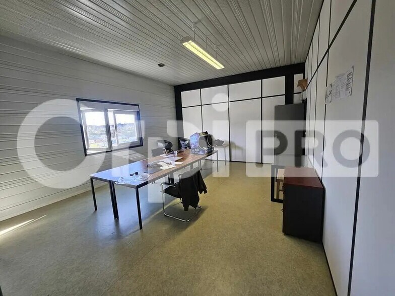 Bureau dans Witry-lès-Reims à louer - Photo de l’immeuble – Image 2 sur 5
