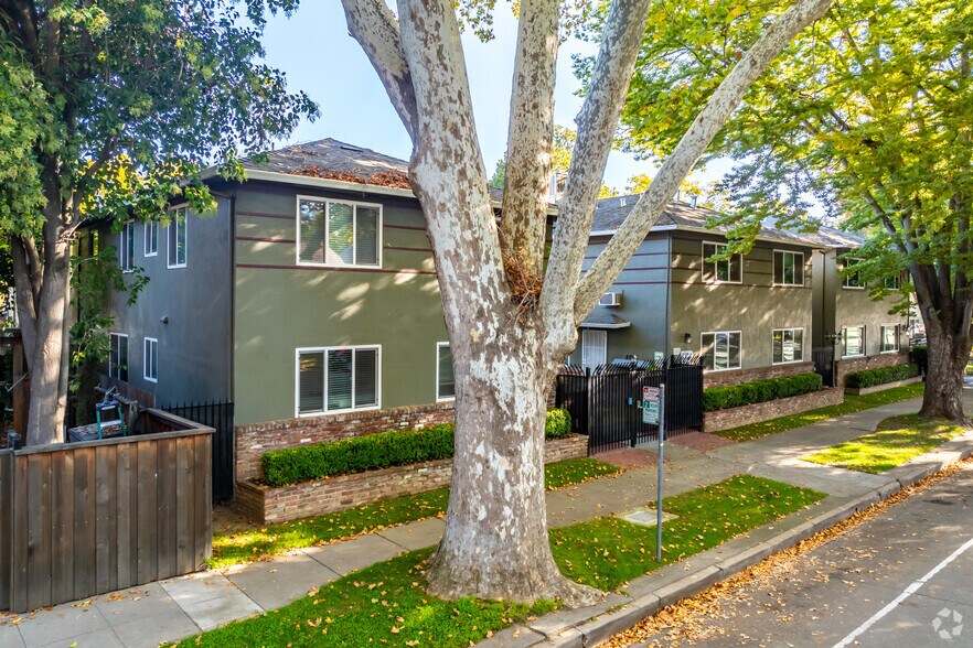 2811 F St, Sacramento, CA à vendre - Photo de l’immeuble – Image 1 sur 37