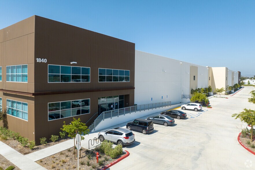 1840 Mountain Ave, Norco, CA à louer - Photo principale – Image 1 sur 5
