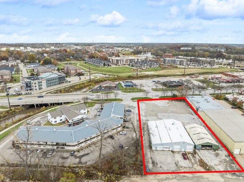 302 2nd St, Coralville, IA à vendre - Photo de l’immeuble – Image 2 sur 6