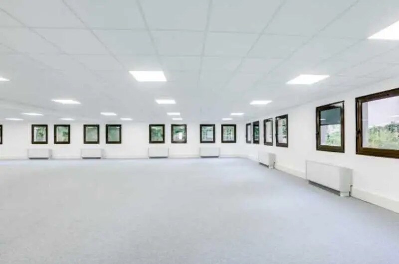 Bureau dans Villeurbanne à louer - Photo de l’immeuble – Image 3 sur 7