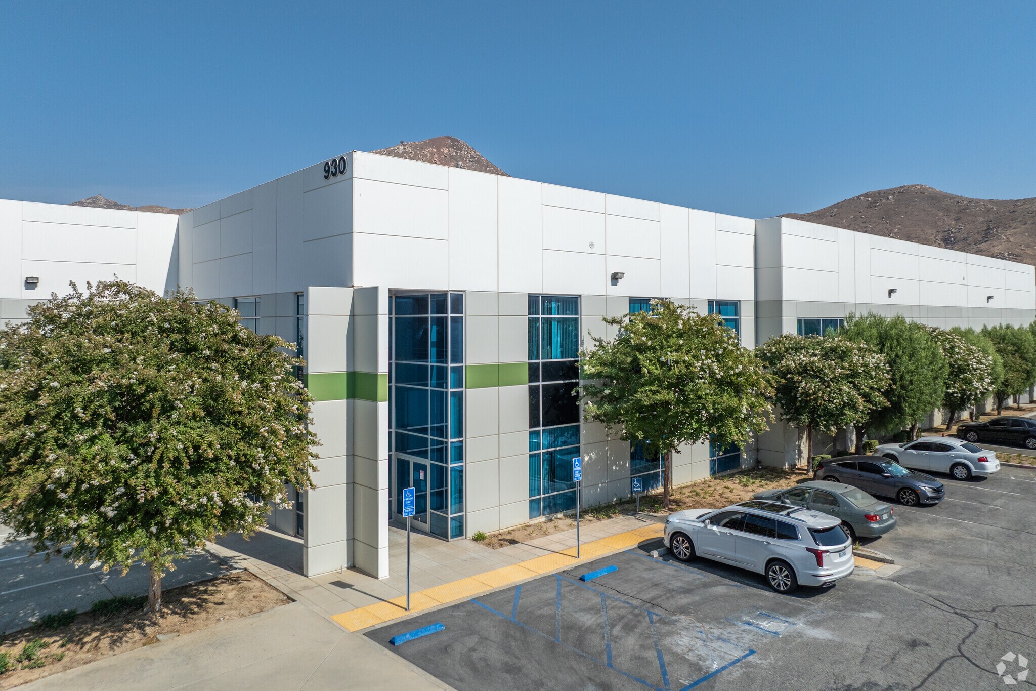 930 Columbia Ave, Riverside, CA à louer Photo de l’immeuble– Image 1 sur 5