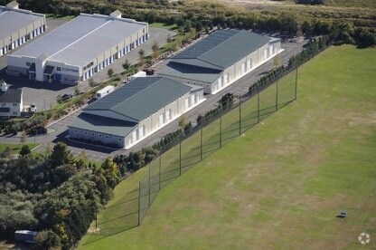 1 Leecon Ct, Southampton, NY à louer - Photo de l’immeuble – Image 2 sur 7