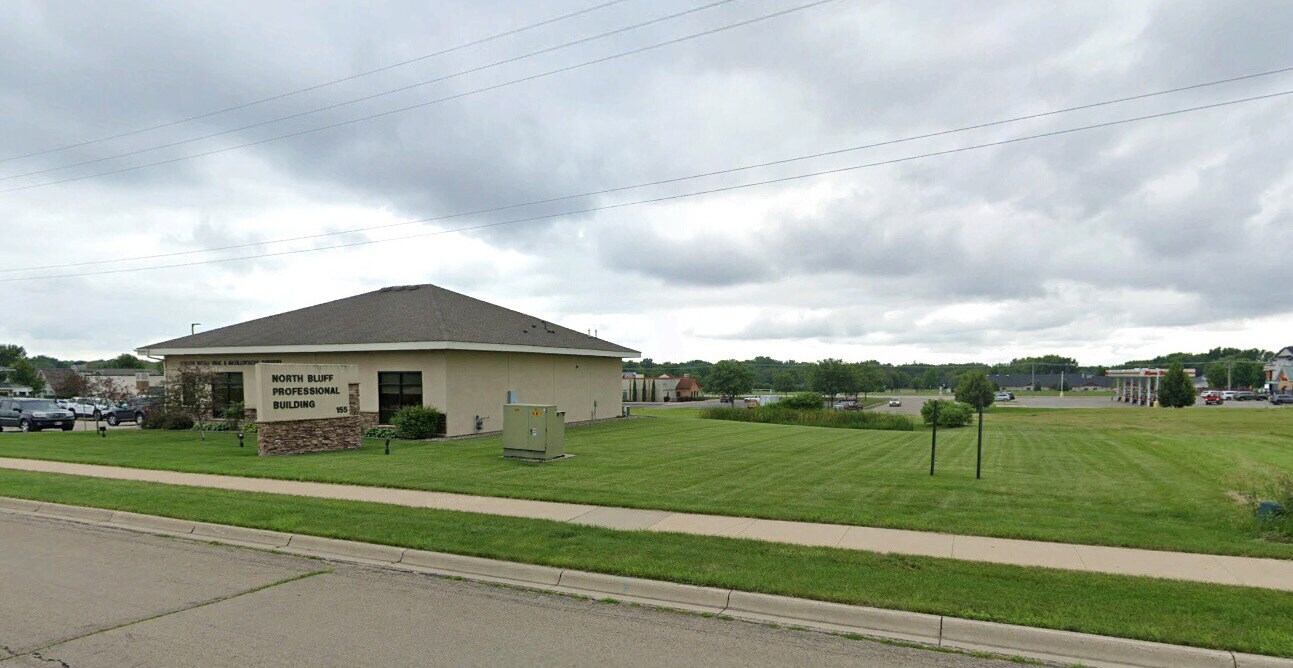 NE Landmark Dr, Owatonna, MN à vendre Photo de l’immeuble– Image 1 sur 4