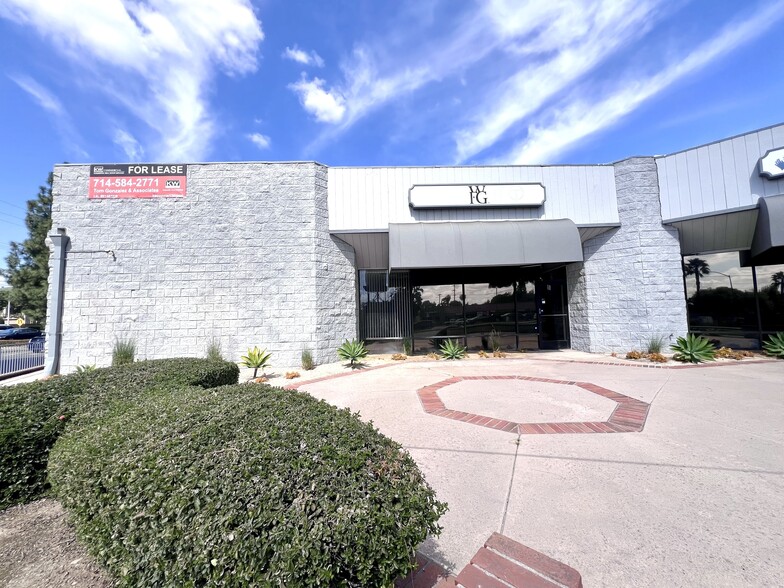 1200-1242 N San Dimas Canyon Rd, San Dimas, CA à louer - Photo de l’immeuble – Image 1 sur 11