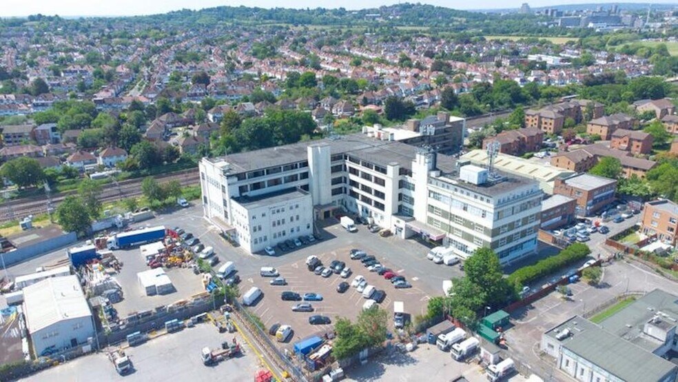 East Ln, Wembley à louer - Photo de l’immeuble – Image 1 sur 10