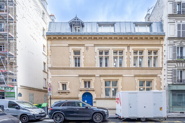 Plus de détails pour 12 Rue Laugier, Paris - Coworking à louer