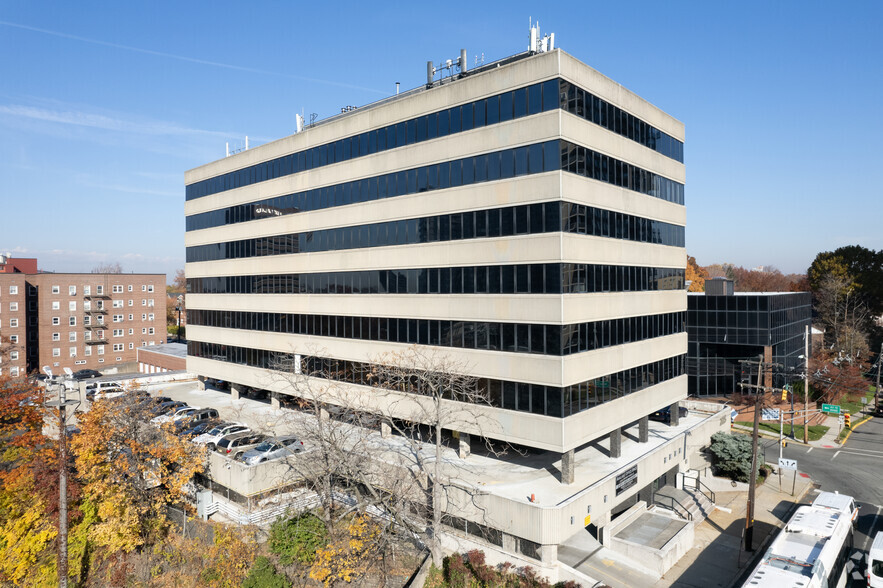 2125 Center Ave, Fort Lee, NJ à louer - Photo de l’immeuble – Image 2 sur 6