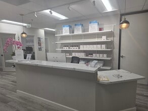 425 E Colorado St, Glendale, CA à louer Photo intérieure– Image 2 sur 14