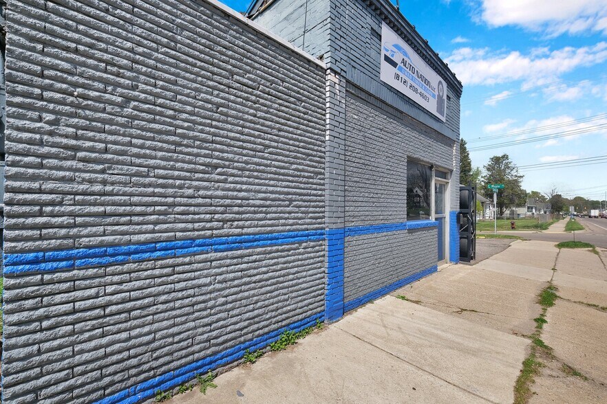 1021 N Martin Luther King Jr Blvd, Lansing, MI à vendre - Photo de l’immeuble – Image 3 sur 13