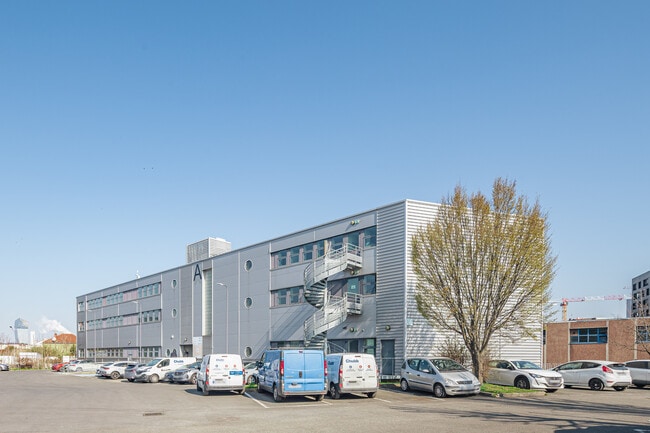 Plus de détails pour 22 Rue Robert Witchitz, Ivry-sur-Seine - Bureau à louer