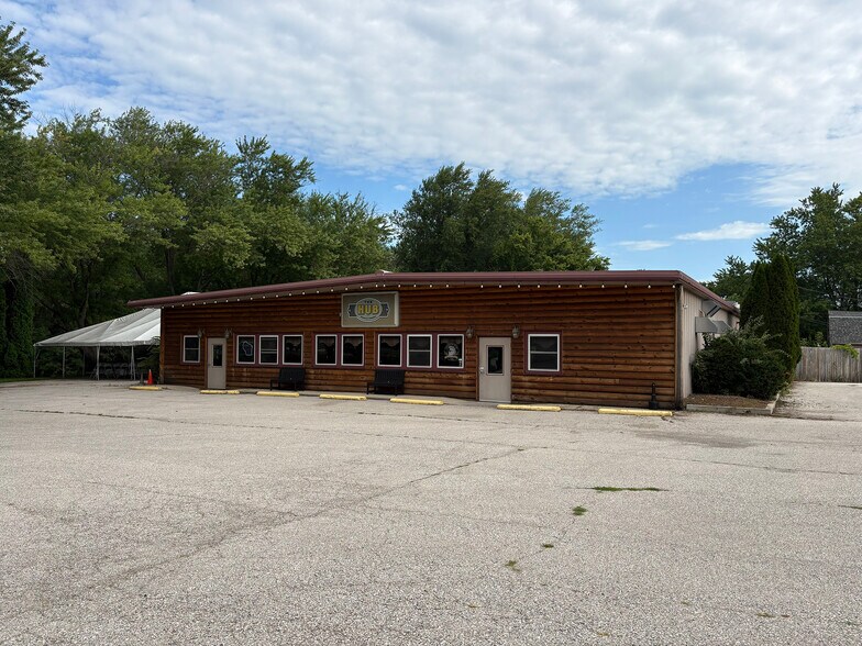 1814 Washington Ave, Cedarburg, WI à vendre - Photo de l’immeuble – Image 1 sur 5