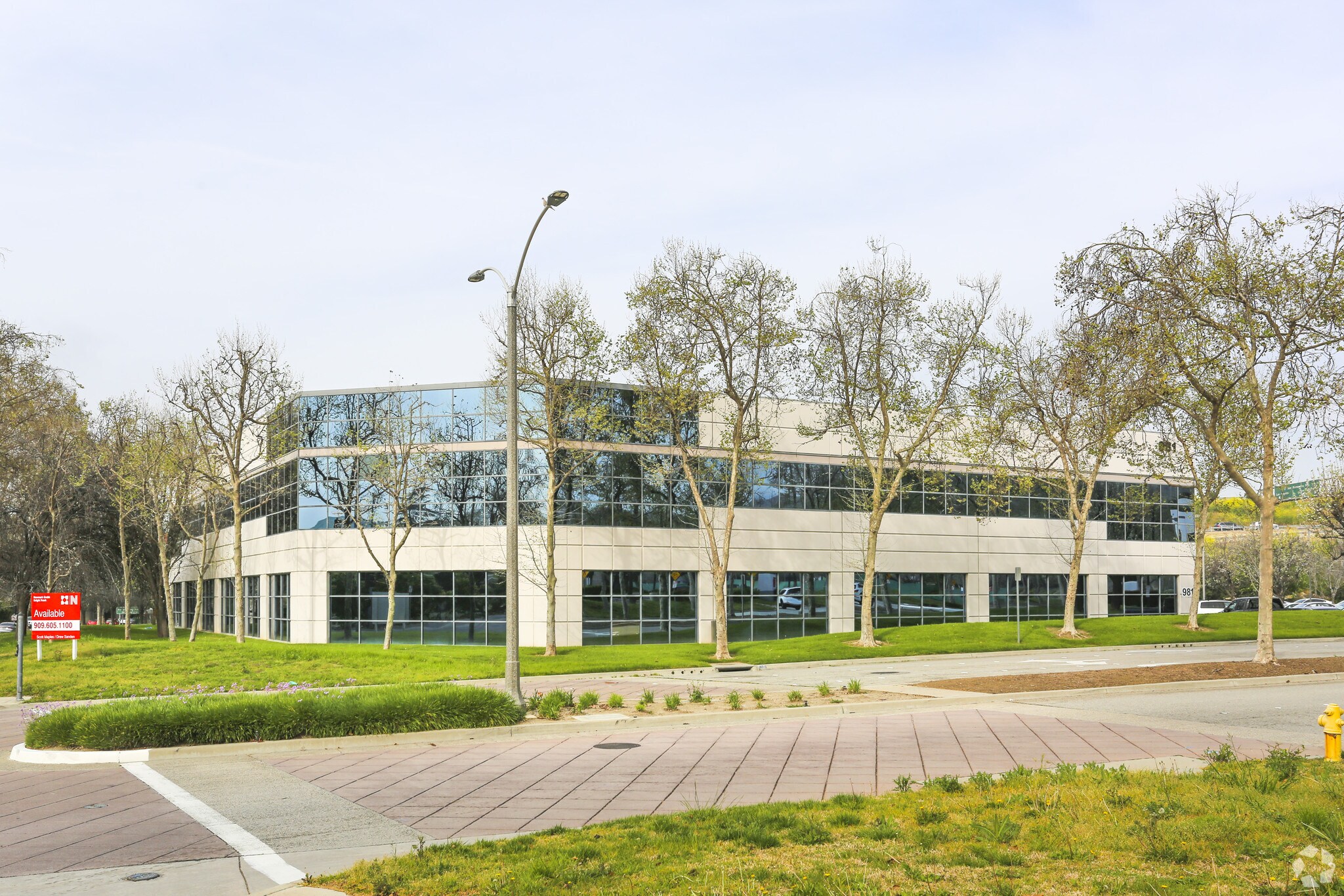 981 Corporate Center Dr, Pomona, CA à louer Photo principale– Image 1 sur 4