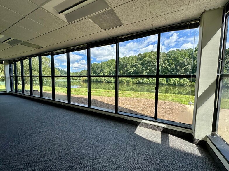6520 Airport Center Dr, Greensboro, NC à louer - Photo intérieure – Image 3 sur 5